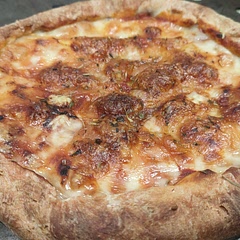 Amazing ,stuffed crust pizza under 500 calories I was very impressed and have made this many times now. The base and crust is always crunchy and crisp and it's really cheesy.
