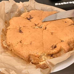 Super sexy 🤌🏻
It is literally the first cake that is so easy to cut, super fluffy and texture is mamma mia 🤌🏻
I am a sweet toot so next time I will add more nutella