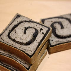 Can also roll it like this, instead of braiding it.