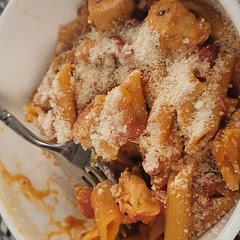 2 cans diced tomatoes and green chili's
1 can tomato sauce
1 TBSP tomato paste
3 Sam's club chicken breasts
Splash of white vinegar instead of white wine
2-3 times the seasoning for chicken- I used dried chopped onion.
Made 5 servings