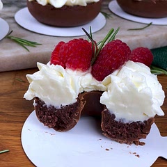 Super easy cakes anyone can make😋
Check the recipe source for the video✨