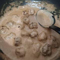 🙂Had it with mashed potatoes and steamed vegetables. I was born in southern Finland which has very close ties to Sweden, and these were pretty close to how my mother used to make meatballs