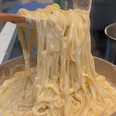 WOW!! Talk about a delicious pasta Alfredo sauce! 😍😍 Hands down the best alfredo I’ve ever made, you must try!!!