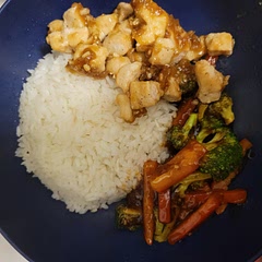 Added some red peppers and made more sauce for the veggies