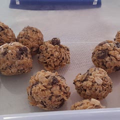 Quite messy, bit of leftover dry ingredients so I might add a bit more peanut butter next time to join. Otherwise Great :D