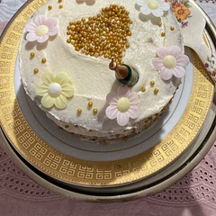 Carrot cake with raisins & walnuts(sub the pecans| yoghurt for applesauce | amul butter for oil ). Baked after Xmas midnite mass & iced with cream cheese frosting and marzipan holly & berries. Simply joyful & celebratory bursting with flavor and 🥰