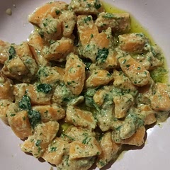 Gnocchi were a bit undercooked even though they were all "floating" and it took more than 1.5 cup of flour to get non sticky dough. Maybe that was the reason. Other than that the taste was ok. I added a bit of parmigiano on the top.