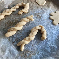 they don’t look perfect but there’s a first time for everything ! also i didn’t have any coloring at home 🎄
