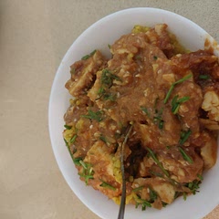 I didn't notice that it said two separate bowls so I ended up frying the tofu in the sauce. came out nice I'll try it the right way next time