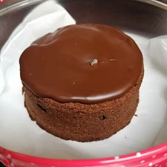 Now my go-to gluten free cake recipe! The texture is great, and it tastes lovely - my partner wants me to make it again and he can eat gluten (just loves almonds!). I halved the recipe once and it was just as good!