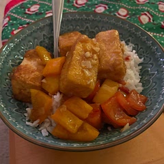 Used tofu over Tempe since I had it on hand.  Next time I would double or triple my veggies.  Maybe add in some carrots, broccoli, mushies, etc.