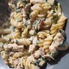 Creamy! Delicious! I cooked the chicken in the bacons grease and it amped that bacon up!