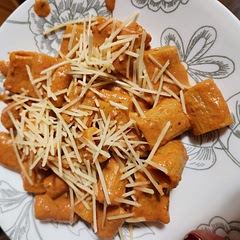 I don't know how to describe this. It's sweet, yet bland at the same time - in my opinion. No sugar was added.

Next time we make this, we will be adding oregano && some parmesan to melt in the sauce.