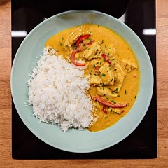 My go-to Curry recipe 😋 I added more yellow curry and less red curry paste than what's mentioned in the recipe.