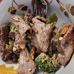 Used frozen stir fry veggies.   Microwave just short of directions, then add to beef in skillet.
Used Frank's Sweet Chili sauce - 3 tbsp instead of soy sauce.