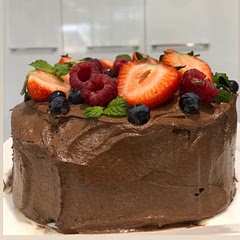 Very tasty, here are some ideas for the future for anyone wondering.
Add some icing sugar to the frosting as it’s very bitter
Maybe a higher or larger tin used