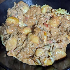 Swapped the heavy cream out for light cream cheese and used regular chopped tomatoes. Also added a couple of chopped gherkins. So good! Creamy, rich and delicious ☺️