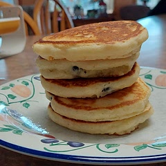 I used buttermilk instead of milk (I didn't have any 😁)
Super fluffy and deeeelicious!
