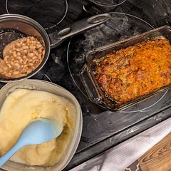 Meatloaf paired with instant mashed potatoes & black eyed peas 🤤❤️