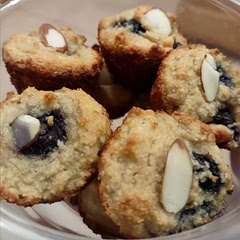 Half a batch made 20 mini muffins. I didn't care for the aftertaste. 5/10