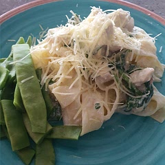 Added a breast of diced chicken 🐥and a side of fresh beans out of the garden 🌱. Changed to authentic italian pasta. Next time will get 2 lemons 🍋and add zest as garnish.