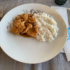 J’ai mis de l’ail émincé et du gingembre en poudre plutôt que comme écrit sur la recette. Sinon, tout le monde était fan. ❤️