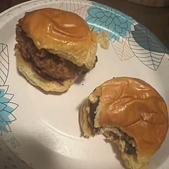 Boyfriend got the wrong size buns from the store so I ended up making sliders but I LOVE this recipe so much I’m making it again tonight!!