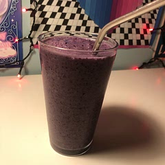 Yummy and easy! I have trouble with eating in the morning and this is a dream. It’s not super sweet and has a really nice oat-ey flavour.
