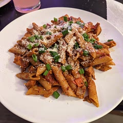 I added some parmesan on top. Very good and tasty ! Not very spicy.