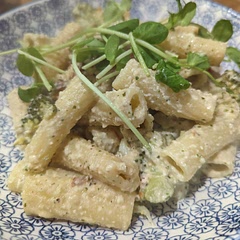 Lovely. Added extra lemon as we only had small ones. Didn't have rocket so skipped that out but added some pea shoots as a garnish at the end.
Really tasty.