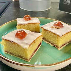 Lovely tasting traybake.