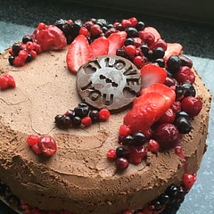 I added more sugar to the frosting :)))