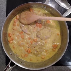 Need to do this again with a couple of changes, but overall it was quite nice! Good balance of mustard and sweetness from the honey.
- Used 2 chicken wings instead of breasts (and halved the recipe, enough for 2 portions) - I'll use breasts next time.
- Used thick double cream.
- Added chopped carrots to the chicken/ sauce.
- Served with mash and peas.