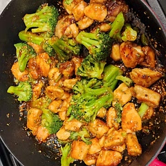 Used hot sesame oil to give it an extra quick served over white rice came out with the right amount of heat and sweetness