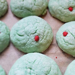 Oh these are a kind of dangerously yummy cookie. Next time I'm thinking Orange flavor and colored orange