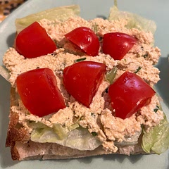 I used tomatoes instead of red peppers and it was quick and super delicious!!