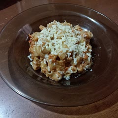 Really liked it, it's a nice variation from your other typical pastas. The only thing I'd change to it is to use a bit less garlic, maybe around 1 clove for every 6 portions.