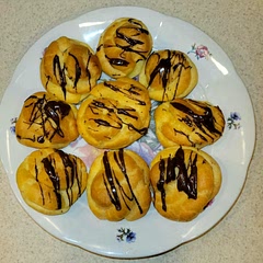 Very puff pastry style I love it. However, I'd add a dash of sugar to the pastry dough to make it a bit sweeter and not so egg tasting.