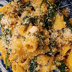 (With chili flakes) Slightly spicy, creamy, healthy, good!