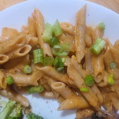 No meat, started at step with onions and spices. Used chickpea protein gluten free pasta that I cooked before onions. Left some of the pasta water, added onions, 1/2 cup pasta sauce and 1/2 cup crema cheese, stored and ate.
