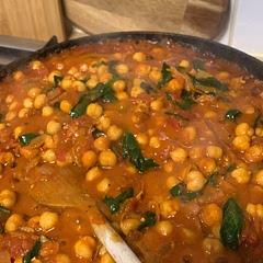 I cooked this in two diff pans. Both turned our diff. One really thick one really thin. The thicker was better and that was with a plate over the top rather than a pan lid. I added a tsp of brown sugar to balance out the acidity and less spinach. Would recommend