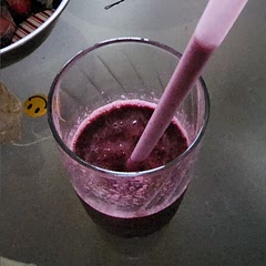 I replaced the raspberries with black berries. I added some spring mix. Also I added 1/4 cup of water because it was really thick. This makes 2 servings for me.