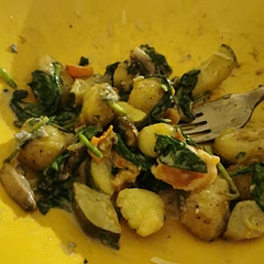 Added in garlic, few tomatoes and courgette