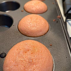 AMAZING SUPER SMOOTH AND MOISTTT!!! (i only made the cake not the frosting so no opinion on that)