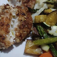 Made with breadcrumbs and it was great excited to try with panko.
I seasoned the fish also with garlic and lemon