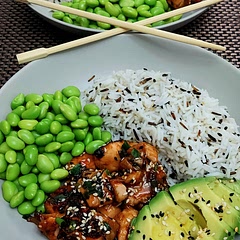Some chili oil brings the pefect heat and makes it delicious.