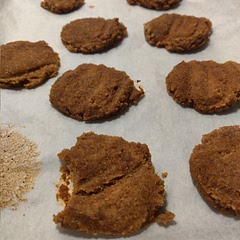 Lots of swerve, lots of cinnamon.  Tasted just fine to me. 

I'm easily pleased. 