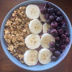 This is incredible. For the smoothie part, I added frozen blueberries, strawberries, and raspberries. For my toppings I added granola, sliced bananas, and blueberries. I loved this bowl.