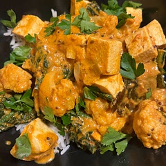 This is such a well balanced curry!!! It takes a while to make it but it’s totally worth it 😍