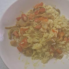 Enorm lekker! Heb bij het bakken van de groenten groentenbouillonpoeder toegevoegd en daarna niet alleen currypoeder maar ook curcuma bijgedaan.